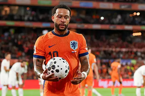 هزم فان بيرسي.. ديباي ينفرد بصدارة الهدافين التاريخيين لمنتخب هولندا